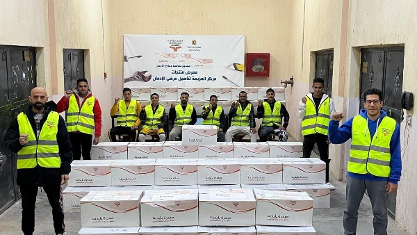 صندوق الإدمان يسلم ٣ آلاف قطعة ملابس من منتجات المتعافين لبنك الكساء