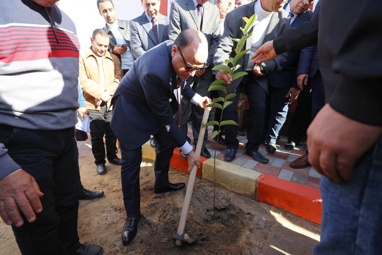 محافظ كفر الشيخ يشارك في مبادرة “زراعة 100 مليون شجرة” بقرية لاندهور