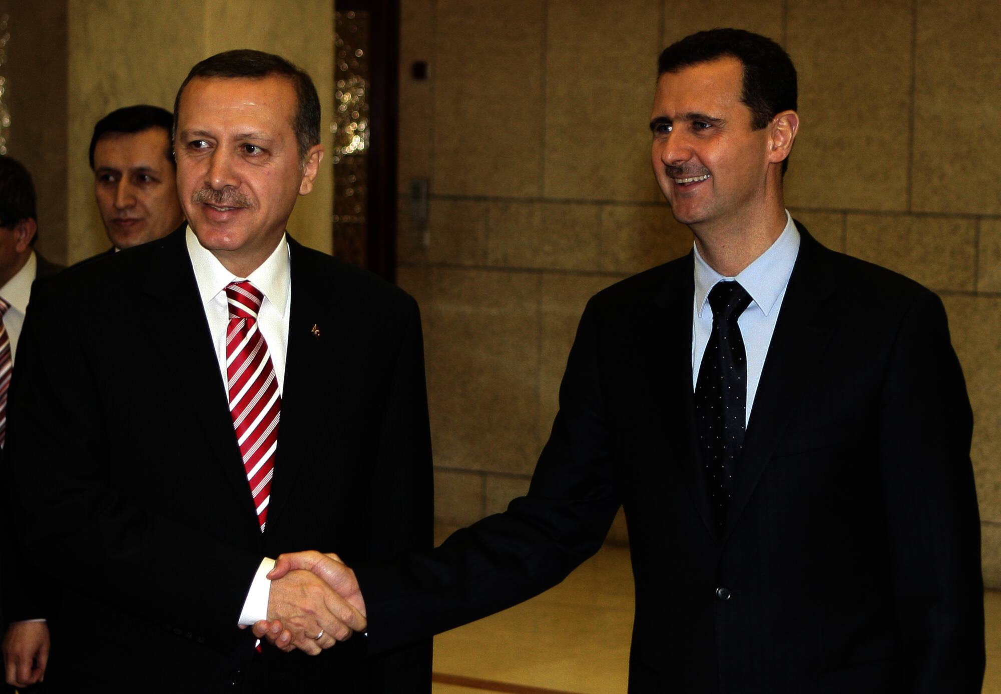 إردوغان يدعو إلى عملية سياسية جادة في سوريا ويؤكد أهمية أمن الحدود