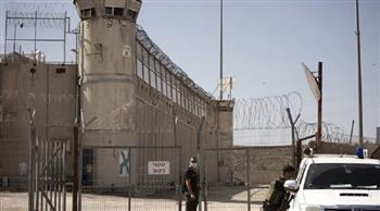 أفاد إعلام إسرائيلي بأن مصلحة السجون بدأت في نقل الأسرى الفلسطينيين إلى سجن عوفر