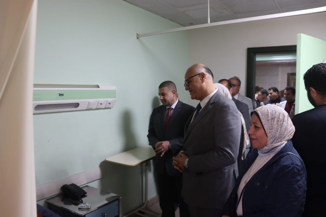 محافظ القليوبية يشيد بجهود الأطقم الطبية في السيطرة على حادث ماسورة الغاز