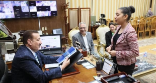 محافظ المنوفية يكرم طالبة إعدادية لحصولها على اختراع في علاج الخلايا السرطانية