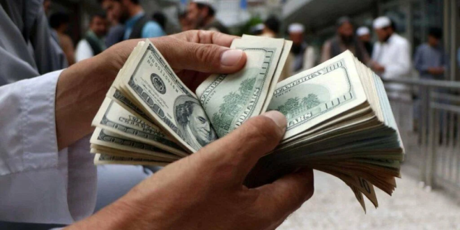 في أول أيام مايو.. الدولار يحافظ على مستواه في البنك المركزي والبنوك الخاصة