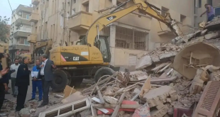 الحماية المدنية تستخرج جثمان صغيرة من أسفل أنقاض منزل أسيوط المنهار