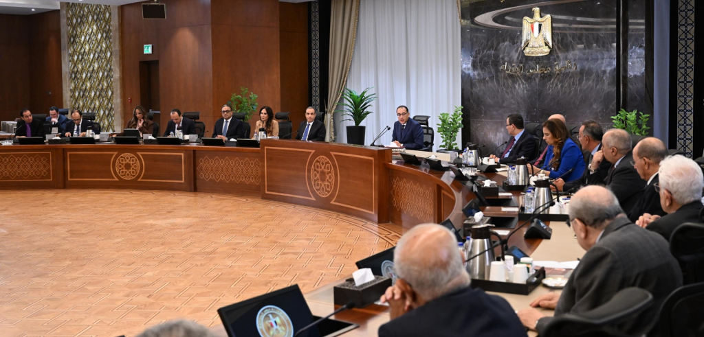 رئيس الوزراء يناقش خطط دعم القطاع الخاص وتعزيز دوره في الاقتصاد الوطني