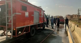 انقلاب سيارة نقل محملة بـ مادة كاوية بالغربية.. والحماية المدنية تتدخل