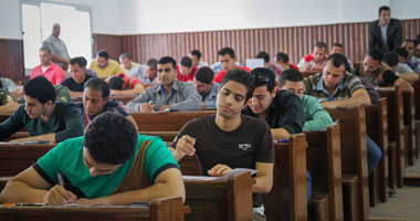 جامعة القاهرة تبدأ تصحيح امتحانات نهاية العام