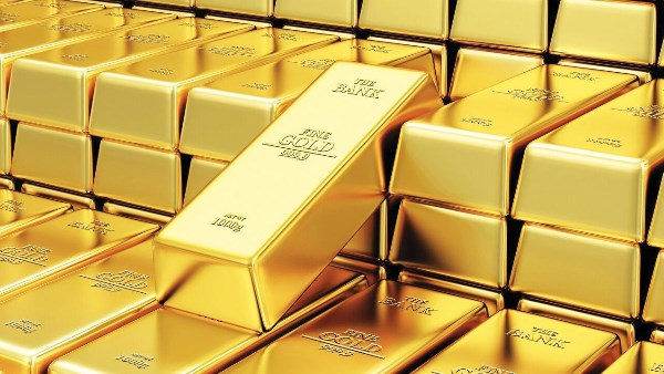 900 جنيه تراجع| هبوط صادم في سعر الجنيه الذهب.. هل حان وقت الشراء؟