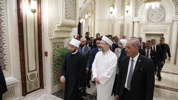 وزير الأوقاف يستقبل رئيس الشئون الدينية التركي ويصطحبه في جولة بدار القرآن الكريم.. صور