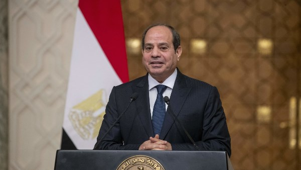 مكالمة مع الرئيس السيسي.. ماكرون يؤكد دعم بلاده الكامل للمساعي المصرية بشأن غزة