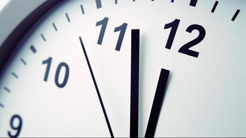 تأخير الساعة 60 دقيقة مساء يوم خميس.. انتهاء التوقيت الصيفي بهذا الموعد