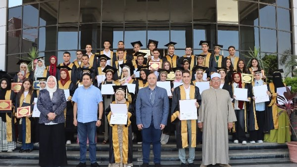 محافظ بني سويف يكرم أوائل الثانوية العامة والأزهرية والدمج على مستوى الجمهورية
