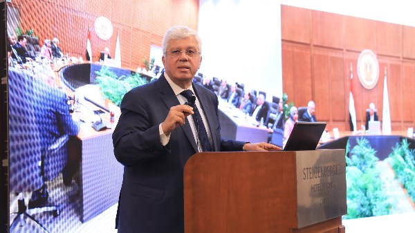 الدكتور أيمن عاشور: دعم مالي كبير لمشروعات البحث العلمي وتفعيل قانون حوافز الابتكار