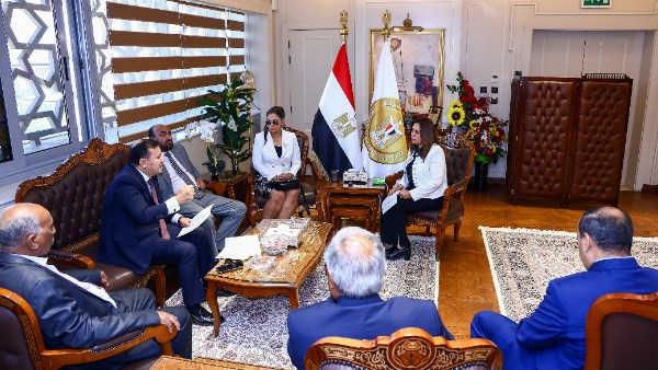 وزيرة التنمية المحلية تكلف القيادات بفحص طلبات أعضاء مجلس النواب