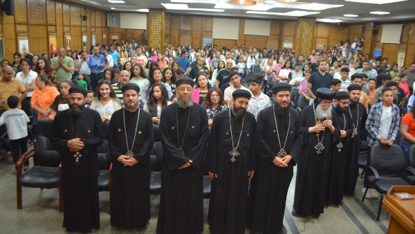 تكريم المتفوقين من طلاب الشهادة الإعدادية بإيبارشية المنيا