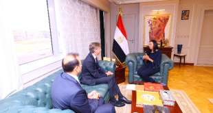 قبيل مغادرته مصر.. الممثل الأممي يشيد بجهود "التضامن" في دعم الأسر الأولى بالرعاية