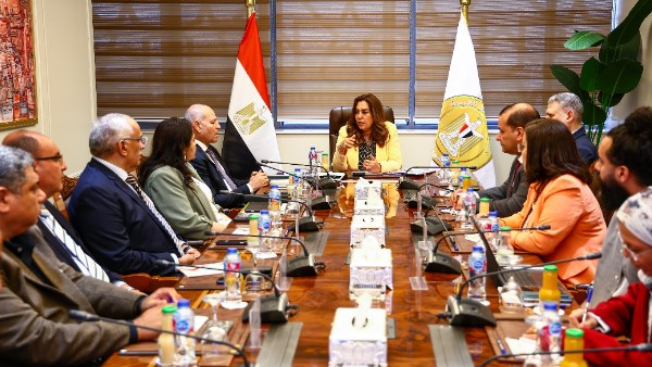 وزيرة التنمية المحلية تتابع مقترحات تطوير عدد من الشوارع التجارية بحي مصر الجديدة