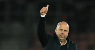 «هل حان وقت رحيل سلوت؟ أحمد موسى يهاجم إدارة ليفربول بعد خسارة جديدة»