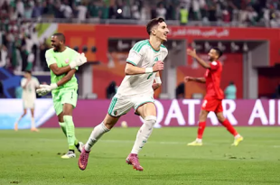 ثنائية بركاني وتألق بولبينة يقودان الجزائر لفوز تاريخي على البحرين