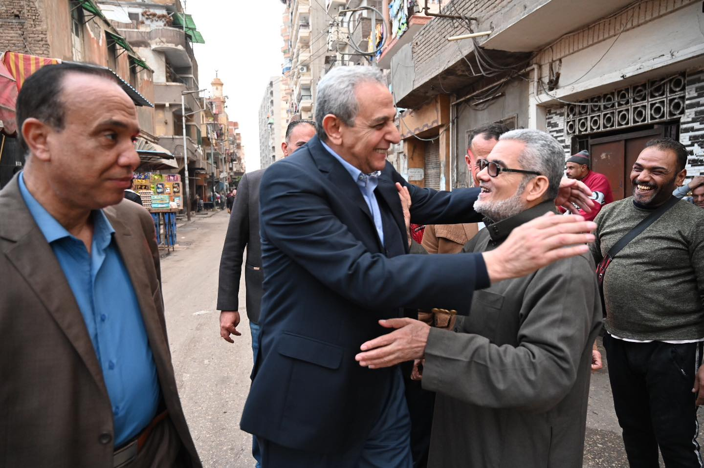 محافظ الغربية يتفقد شوارع طنطا ويشدد على إزالة تجمعات مياه الأمطار والإشغالات فورًا