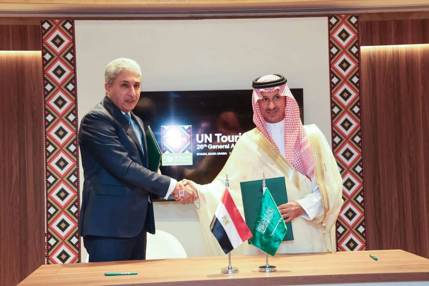 لقاء يجمع بين وزير السياحة المصري ونظيره السعودي لدعم وتنمية الحركة السياحية وتحقيق مزيد من التطورات