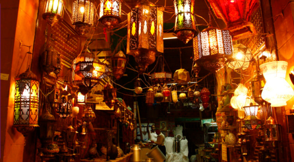 وزارة الكهرباء تناشد مواطنيها بالحصول علي تصريحات لإنارة الشوارع بالزينة