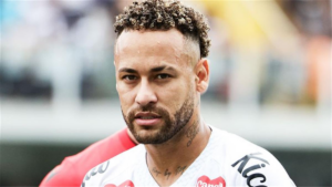 اشهر مهاجمي كرة القدم في العالم يعلن عن موعد اعتزاله !