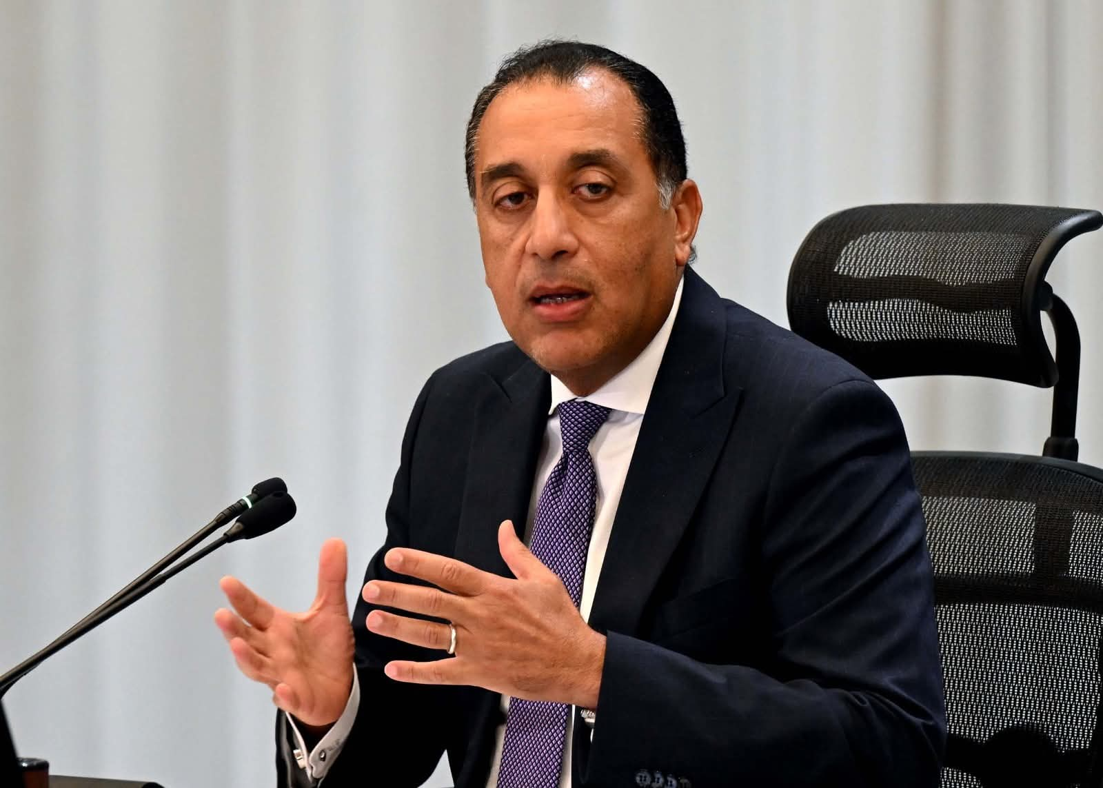 في ظل الاجواء المتوترة.. رئيس الوزراء يأكد علي توفير مخزون من السلع الغذائية يكفي لشهور قادمة