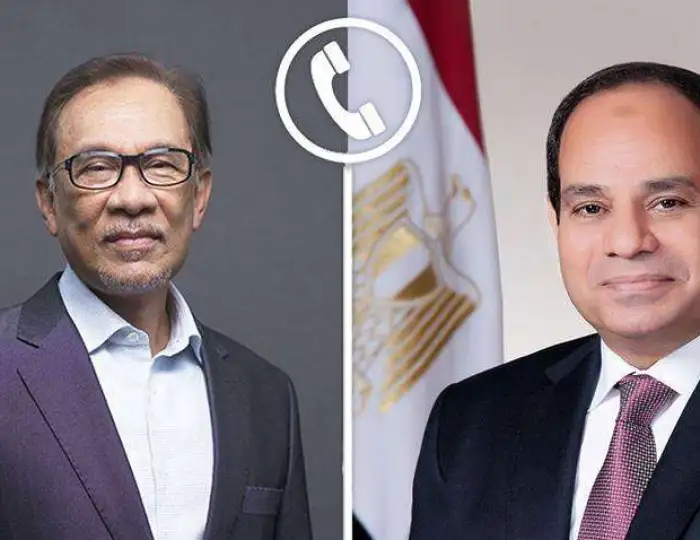 الرئيس السيسي يؤكد لرئيس وزراء ماليزيا موقف مصر الداعي لخفض التصعيد ووقف الحرب