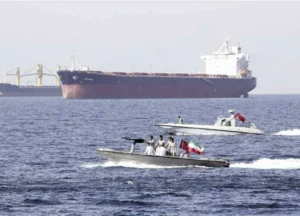 الرئيس الأمريكي يدعو الصين إلي إرسال سفن للمساعدة فى تأمين مضيق هرمز