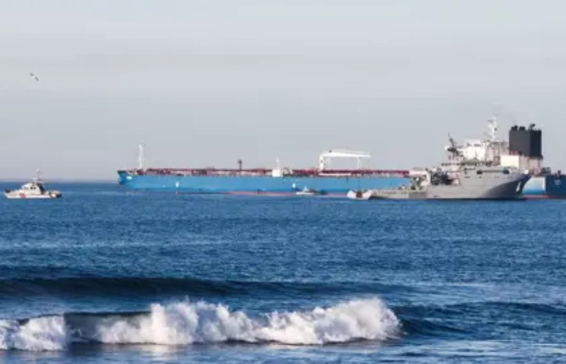 كانت متجهة لمصر.. غرق سفينة غاز روسية قبالة السواحل الليبية