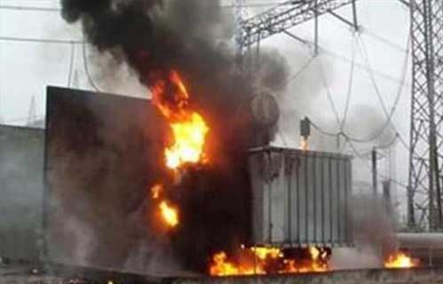 الأجهزة التنفيذية تسيطر علي ماس كهربائي بكابل داخل كشك بمحافظة الشرقية