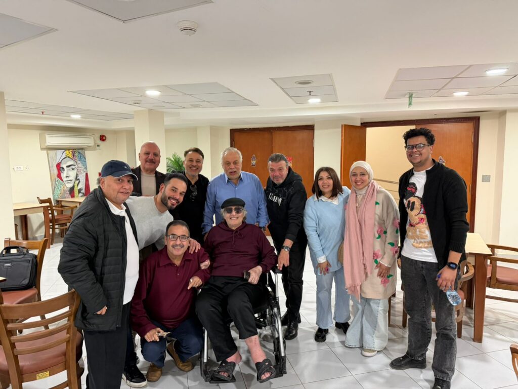 نقابة المهن التمثيلية تزور دار إقامة كبار الفنانين للاطمئنان على الفنان الكبير محي إسماعيل