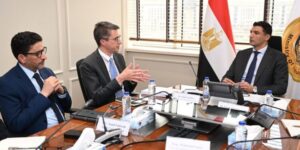 الحكومة تبحث دعم البنك الدولي و”IFC” للمشروعات الصناعية في مصر