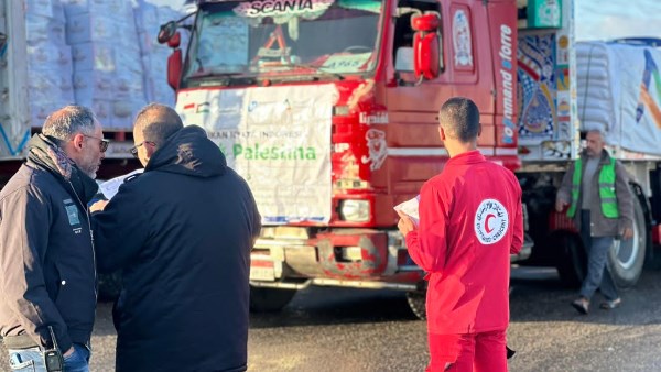 اليوم.. الهلال الأحمر المصري يرسل 2.980 طنًا من المساعدات إلى غزة.. ويستقبل دفعة جديدة من المصابين