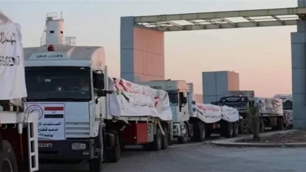 اليوم.. قافلة “زاد العزة” الـ 158 تدخل إلى قطاع غزة