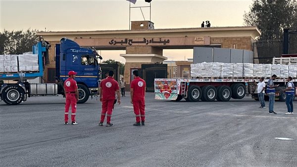 الهلال الأحمر المصري يدفع بـ 86 ألف سلة غذائية ومساعدات شتوية إلى قطاع غزة