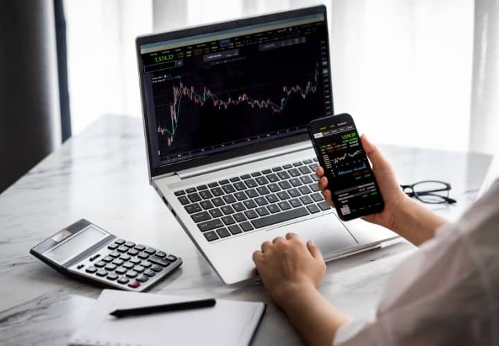 في أول أيام تطبيقه.. لماذا لجأت الدولة لعمل الموظفين «أونلاين»؟