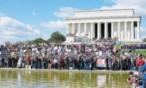 غضب شديد يؤثر علي المواطن الأمريكي بسبب الحرب التى أثرت علي الاقتصاد وارتفاع أسعار النفط