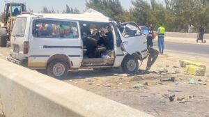 انقلاب مكروباص ادي الي مصرع شخصين واصابه 10 آخرين علي طريق منفلوط بمحافظة أسيوط