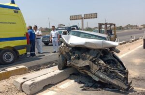 مصرع شخصين واصابة 3 آخرين فى حادث تصادم سيارة نقل ثقيل مع ملاكي على طريق الفرافرة بمحافظة الوادي الجديد