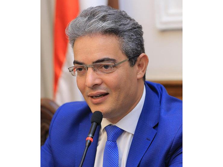 نقيب الإعلاميين: يمنع ظهور الاعلامي محمد عبد الجليل مقدم برنامج “جاليليو” ومحمد فاروق مقدم برنامج “الزمالك” واحالة هاني حتحوت للتحقيق