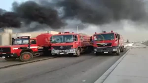 الدفع بـ8 سيارات إسعاف و5 إطفاء للسيطرة على حريق اندلع داخل مصنع ملابس بمنطقة الزاوية الحمراء