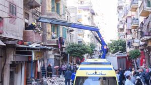 صادر له قرار ترميم لم ينفذ.. تفاصيل سقوط أجزاء من عقار شرق الإسكندرية