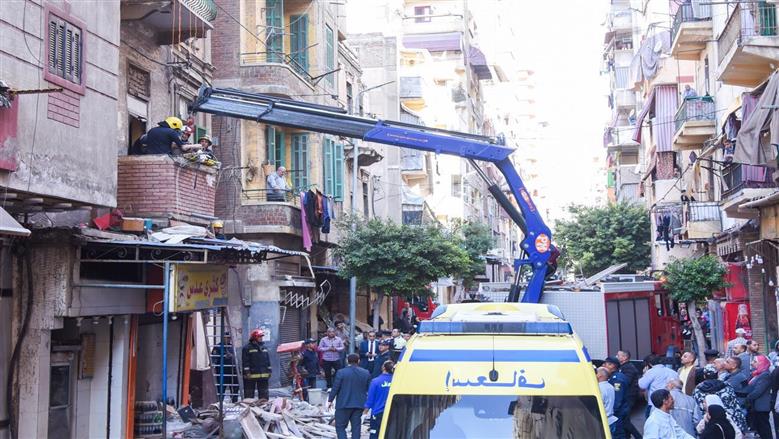 صادر له قرار ترميم لم ينفذ.. تفاصيل سقوط أجزاء من عقار شرق الإسكندرية