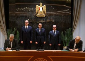 مدبولي يشهد توقيع عقد مشروع «بولي سيرف» المصرية للكيماويات بالسخنة