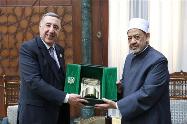 للاطمئنان علي صحته بعد تعرضه للوعكة .. شيخ الأزهر يتستقبل رئيس المحكمة الدستورية العليا المستشار بولس فهمي