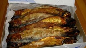 ضبط 8 أطنان رنجة منتهية الصلاحية داخل مصنع بالدقهلية