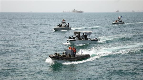 إطلاق نار على سفينتين في مضيق هرمز وسط تصعيد خطير