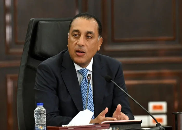 هل ستستمر الحكومة في قرار تطبيق العمل عن بعد يوم الأحد؟